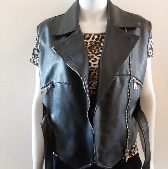 🎄 NWOT Biker vest - punk rock chic - faux leather - Picture 8 of 8